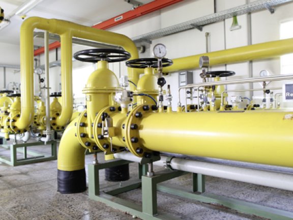 Eine gelbe Gasübernahmestation aus dem Jahr 1998